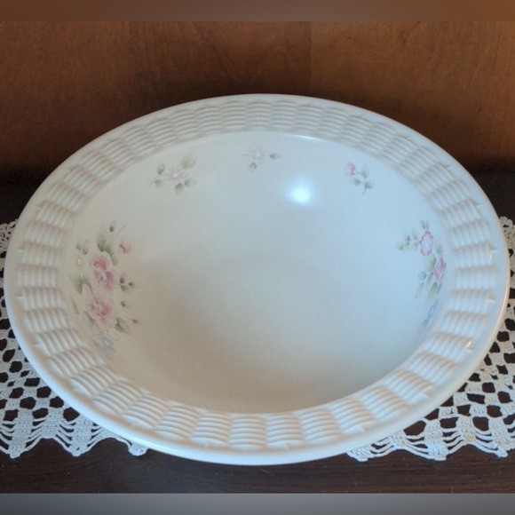 Vintage Pfaltzgraff Tea Rose Stoneware Basket Weave Serving Bowl. 11.5” diameter - Picture 6 of 10